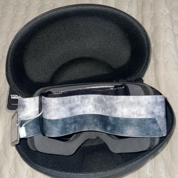 Volcom Goggles - Picture 2 of 4